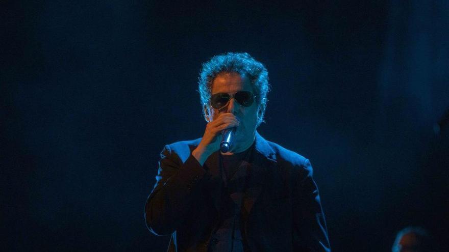 Calamaro convierte en su cancha el Auditorium y desata la pasión