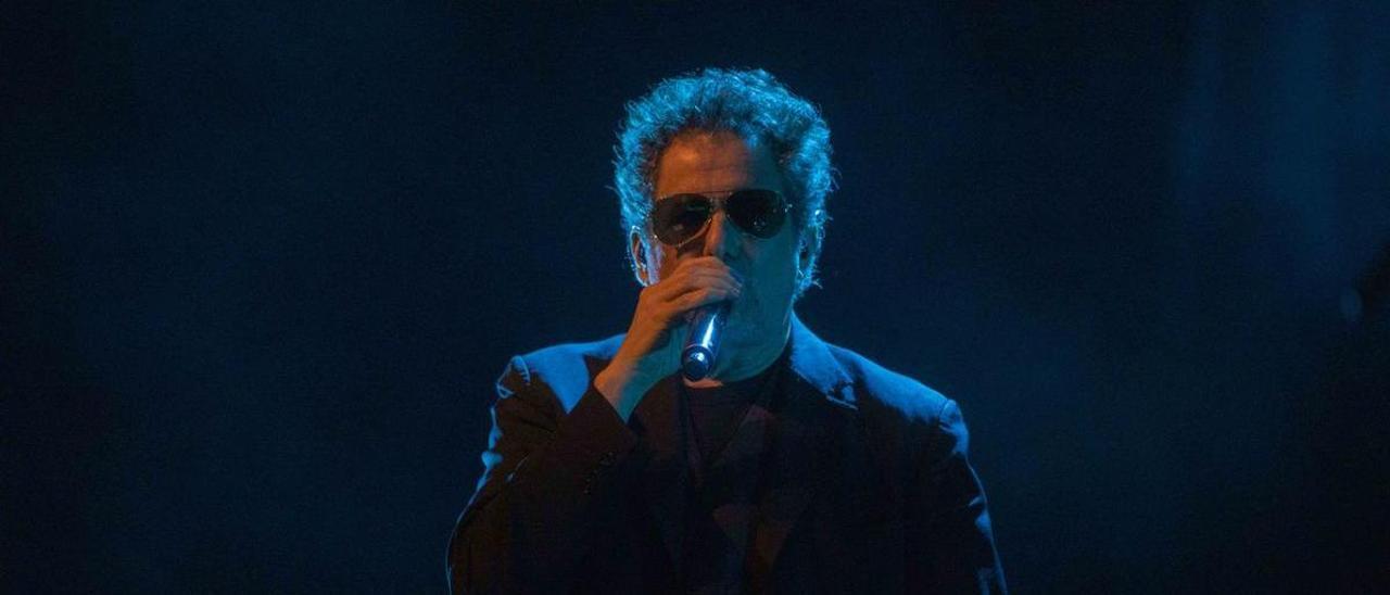 Andrés Calamaro, el pasado sábado al inicio de su concierto en el Auditorium de Palma