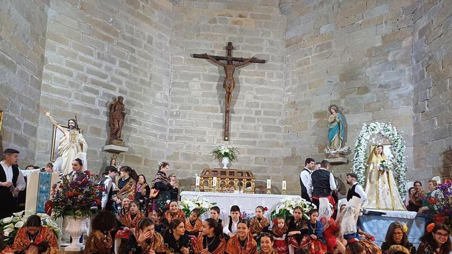 El Domingo de los Tiros en Zarza la Mayor: pasión, tradición y un pueblo volcado en su fiesta