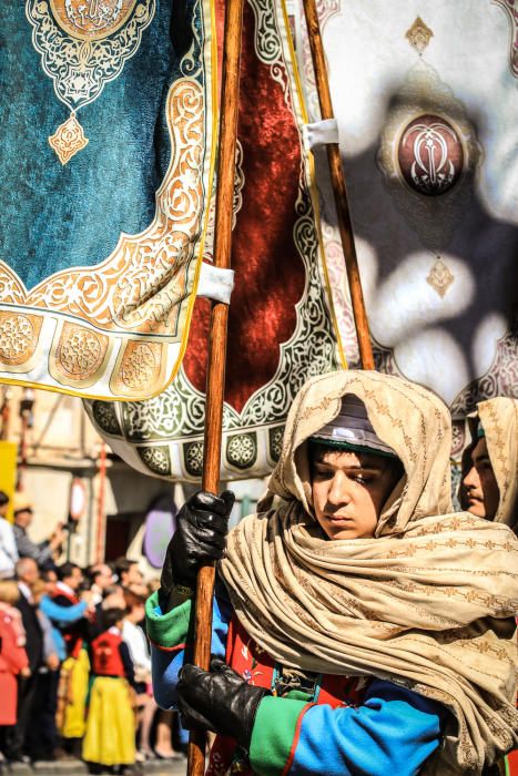 La procesión de la reliquia es uno de los actos que más agradan a los alcoyanos en el día dedicado al patrón San Jorge.