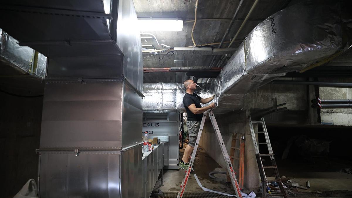 Foto de los trabajos para renovar la climatización.