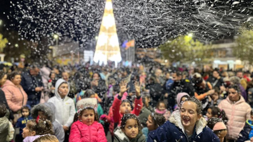 El Campello da la bienvenida a la Navidad con nieve