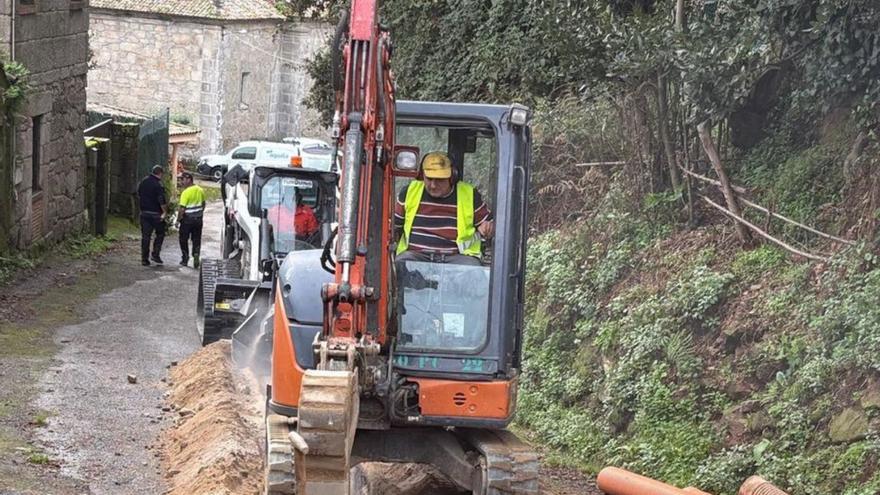Trabajos en camiño das Angustias. |  D.P.