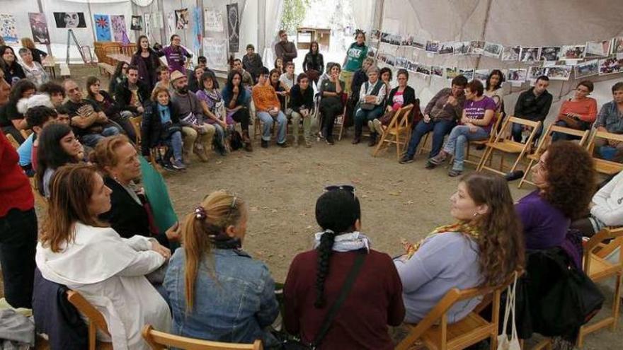 Un momento de la mesa redonda sobre la situación de la mujer en Kurdistán. // Jorge Santomé