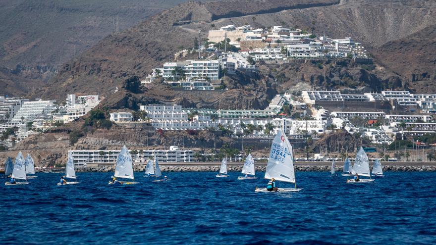 Lili Skomska, primera líder del Campeonato de Canarias de Optimist- Día de Canarias