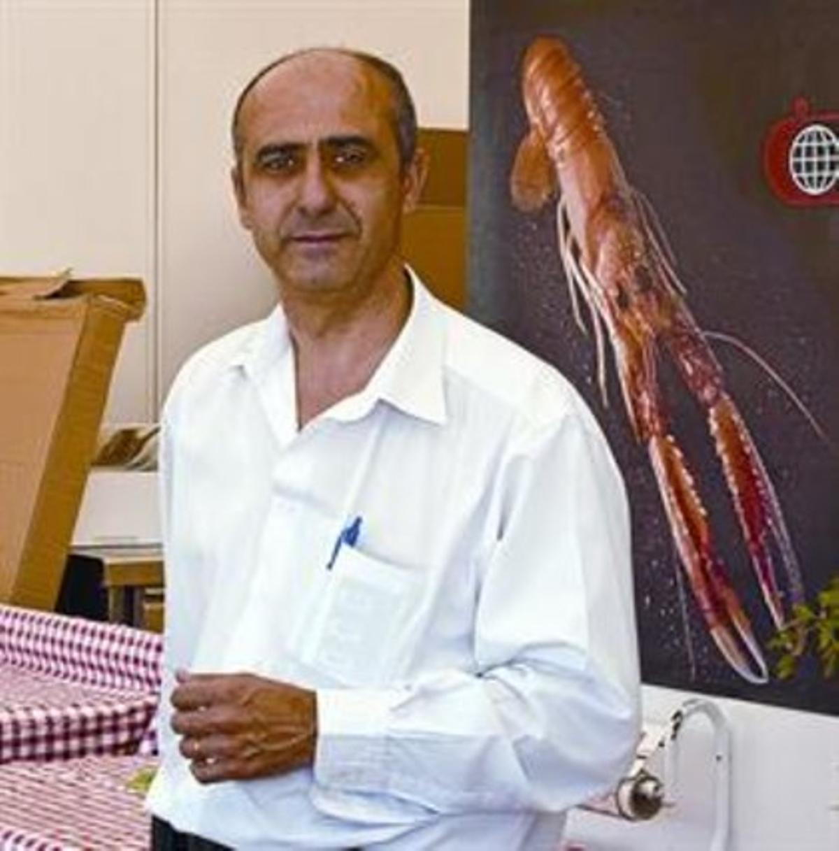 Paco Moya, en una caseta de la Feria de Abril, dimecres passat. Paco Moya, en una caseta de la Feria de Abril, dimecres passat.