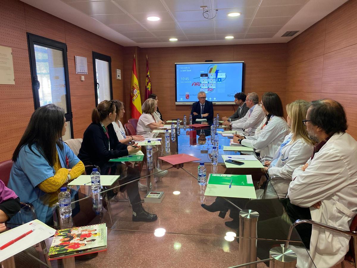 Reunión del consejero con los sindicatos.