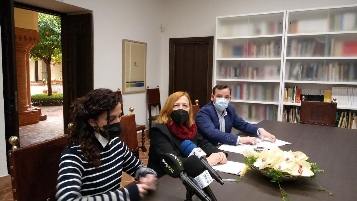 Firma del convenio entre el Ayuntamiento de Palma y el Consejo de Hermandades.