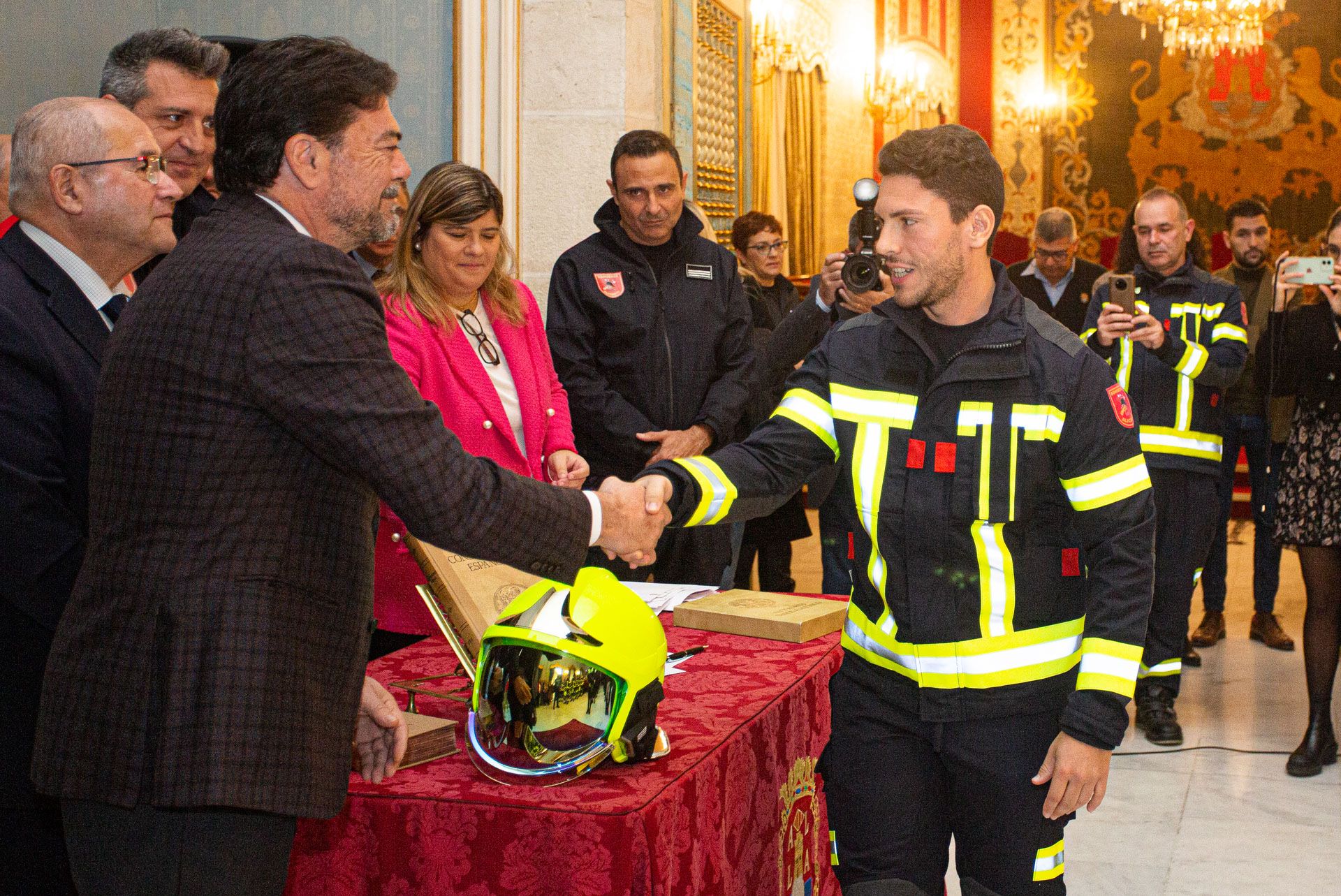 Toma de posesión de 22 Policías Locales y 15 Bomberos