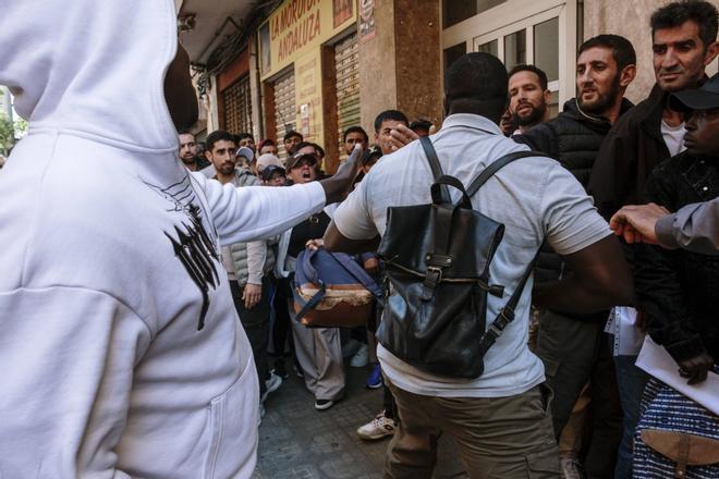 Tensión en Pere Garau por la regularización de inmigrantes