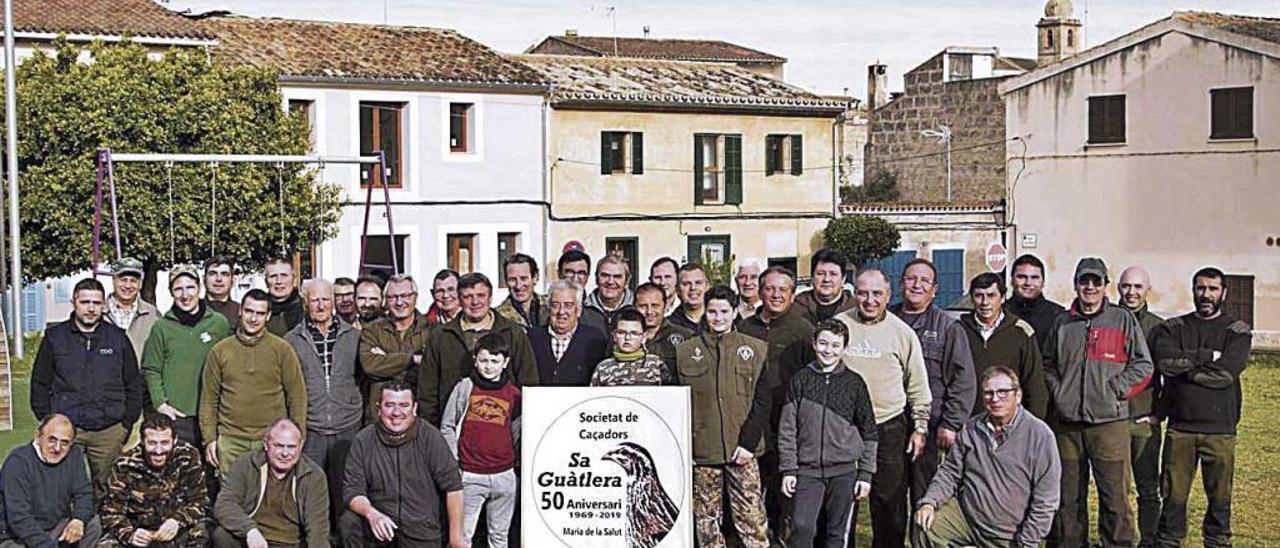 Los socios de Sa Guàtlera celebraron el domingo su tradicional torrada de fin de temporada.