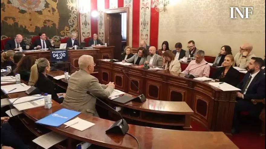 Enésimo choque entre Luis Barcala (PP) y Rafa Mas (Compromís) en Alicante: “Eres un chapucero”