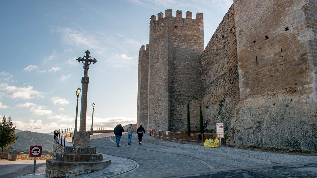 Así luce el renovado portal de Sant Miquel en Morella.