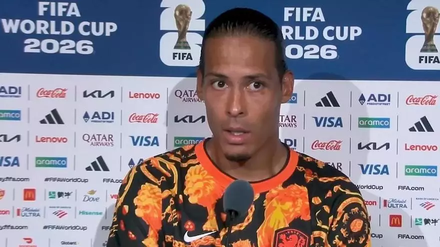 Van Dijk: "Es decepcionante, encajar tan tarde no es bueno"