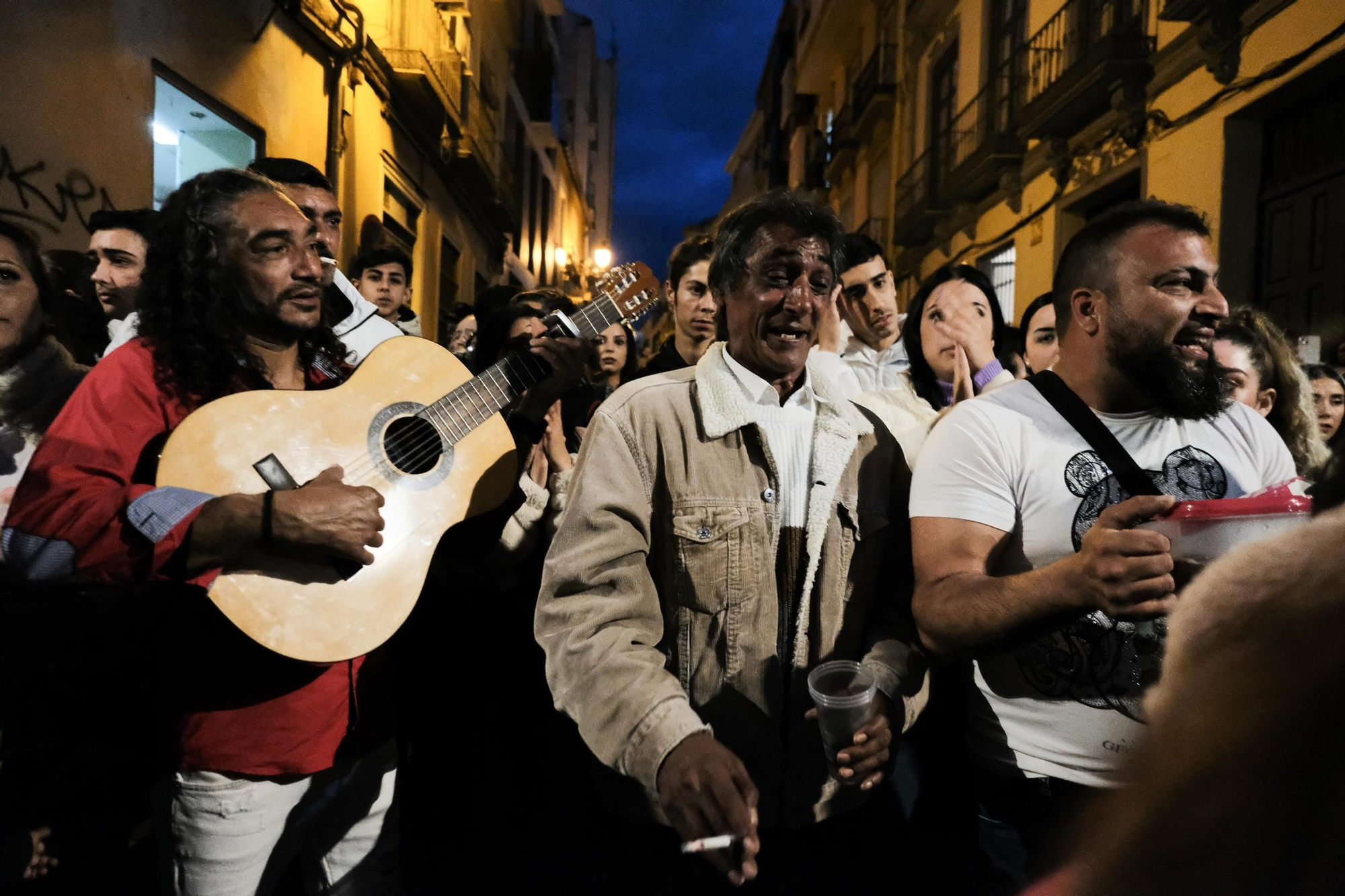 Gitanos retrasó su salida para esquivar la lluvia en este Lunes Santo.