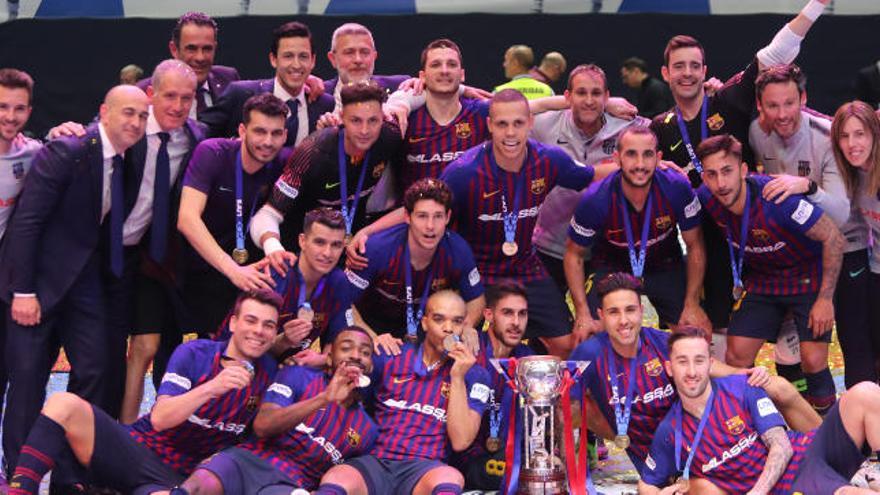 El Barça Lassa celebra el título de Copa en La Fonteta