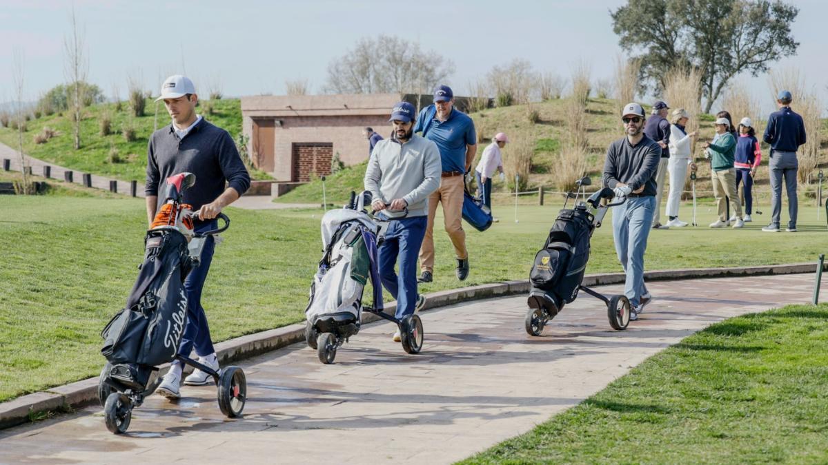I Torneo Empordà Club de Golf organizado por SPORT y El Periódico: Aitor Moll, Consejero Delegado de Prensa Ibérica, junto a otros participantes I Torneo Empordà Club de Golf organizado por SPORT y El Periódico: Aitor Moll, Consejero Delegado de Prensa Ibérica, junto a otros participantes