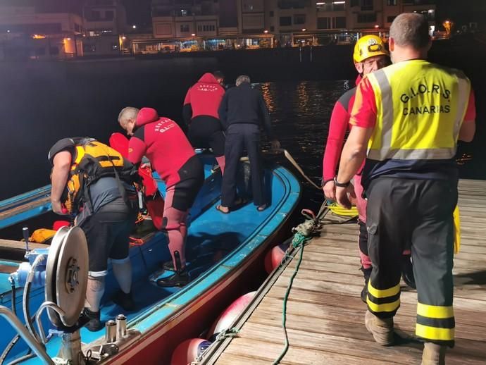 Búsqueda de un hombre en la playa de Guayedra