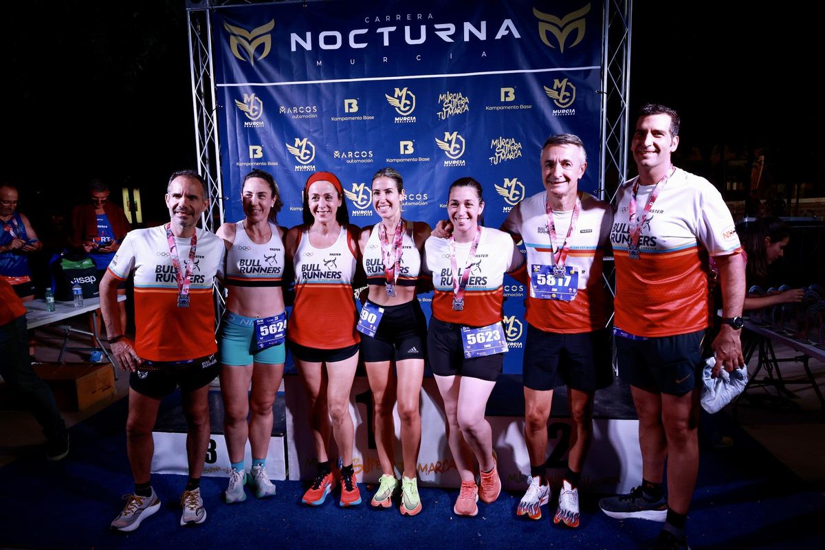 Un momento de la entrega de premios de la Carrera Nocturna de Murcia