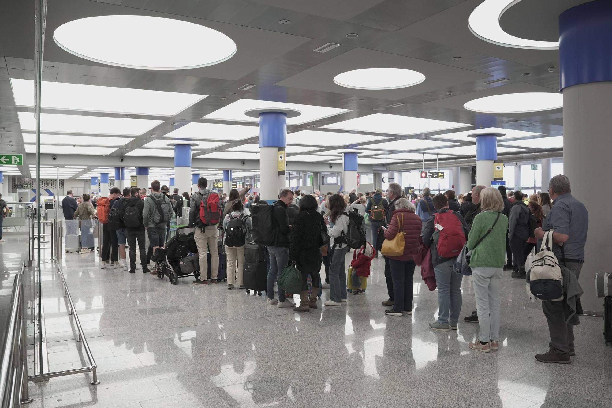 Nuevas retenciones en el control de seguridad del aeropuerto de Palma