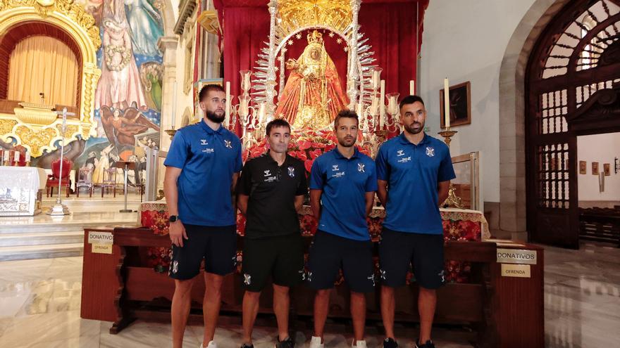 El CD Tenerife visita a Basílica de Candelaria