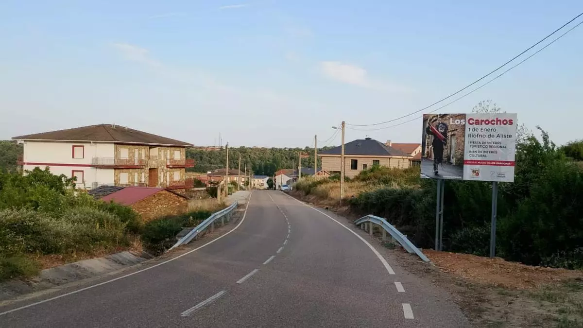 “Los Carochos” de Riofrío de Aliste dan la bienvenida al pueblo