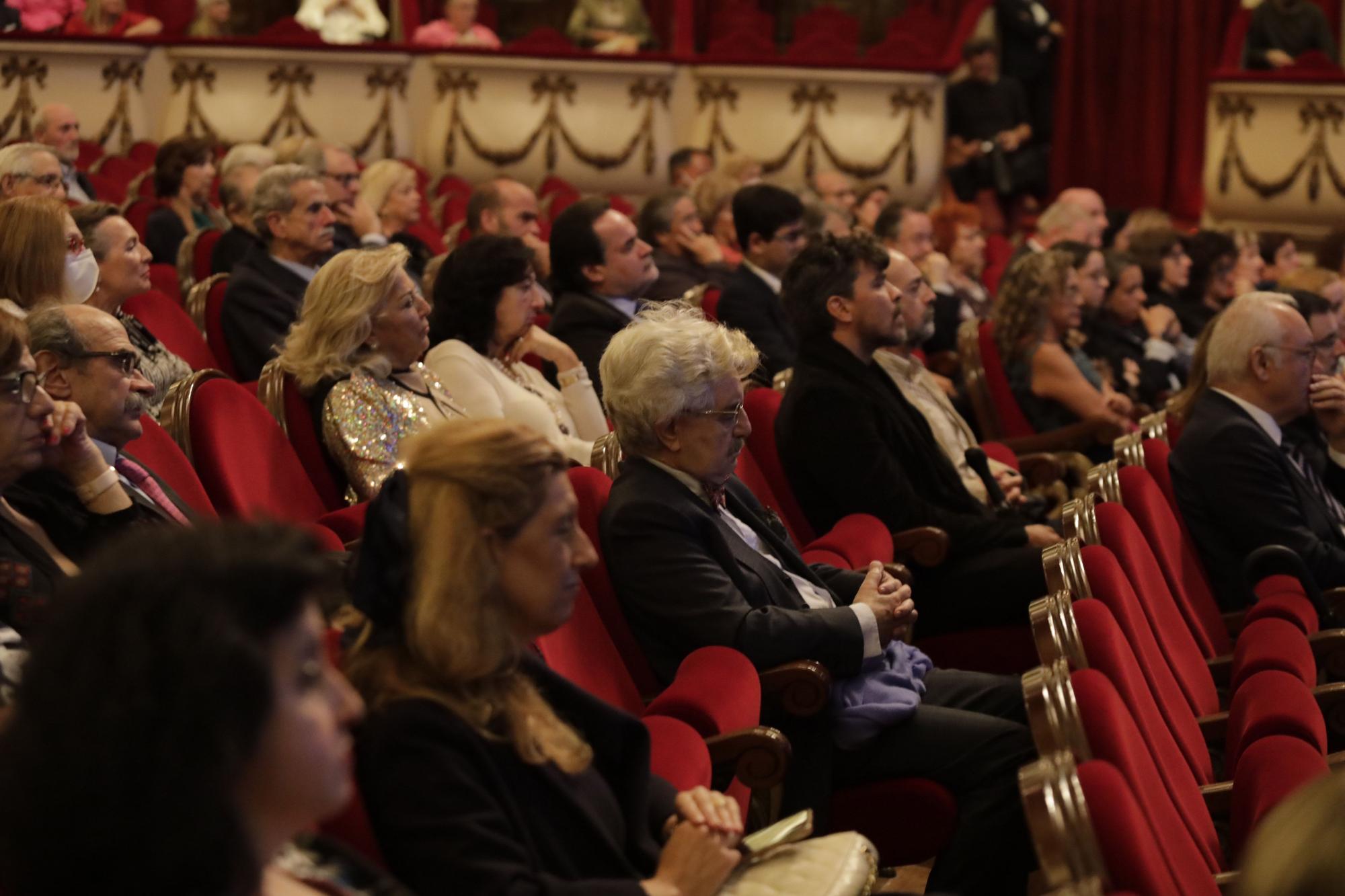 Entrega de la Medalla de Oro de la ciudad a la Fundación Ópera de Oviedo