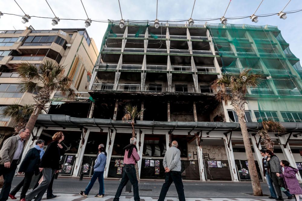 El esqueleto del viejo hotel Selomar, en primera línea de playa de Levante