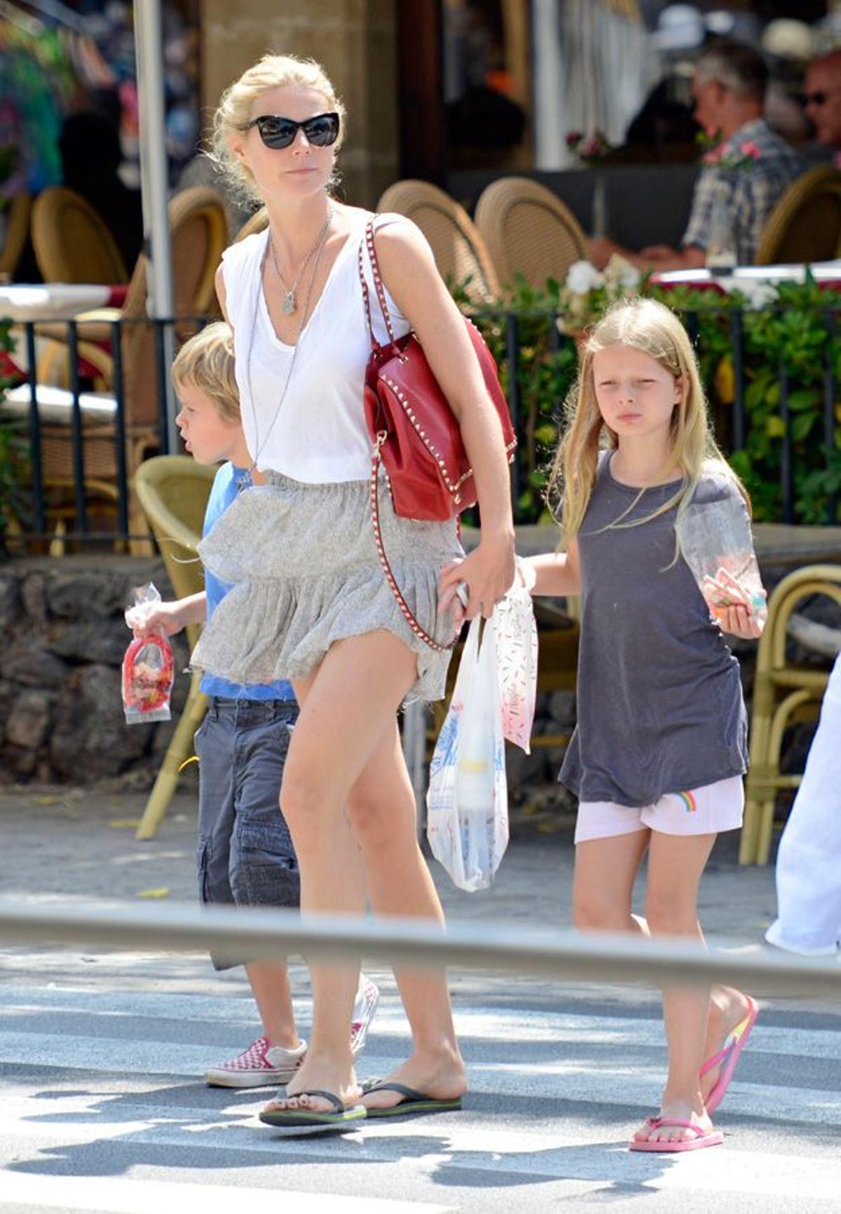 Apple Martin junto a Gwyneth y su hermano Moses