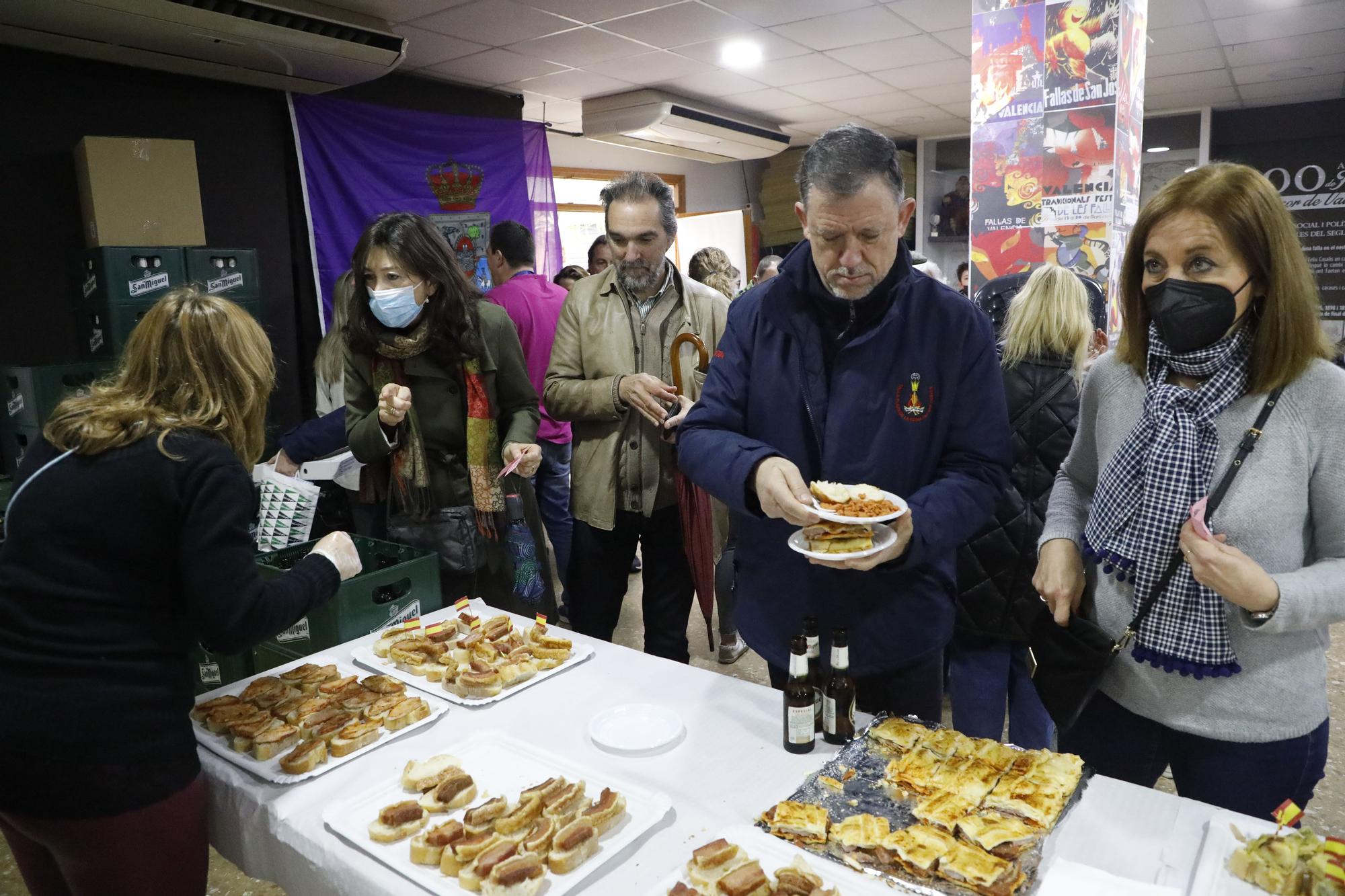 Reina-Paz agota mil torreznos sorianos en el Quinto y Tapa más original de las Fallas