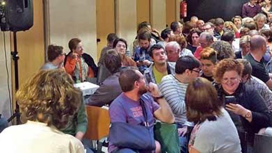 La asamblea de Més (la tercera en cuatro días) aprobó por 103 votos a favor y 26 en contra ir con Podemos.