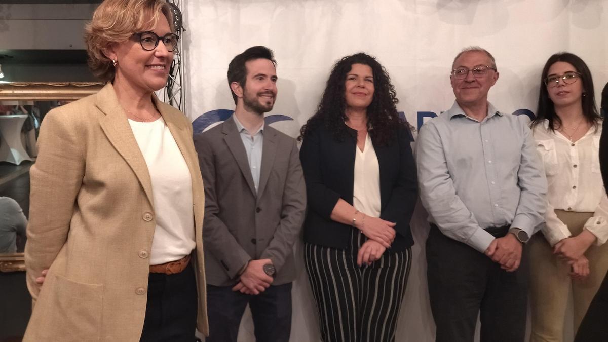 La alcaldesa, Rosa Cardona, y a su derecha, Enrique Escrivá
