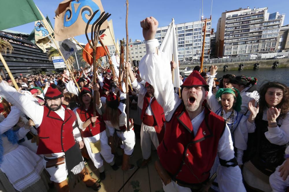 La representación de la Reconquista de Vigo vuelve a abarrotar las calles del Casco Vello de miles de vigueses