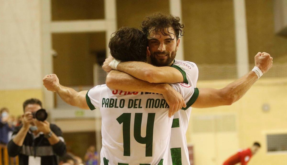 Pablo del Moral y Zequi festejan un gol contra el Levante (30-10-21).