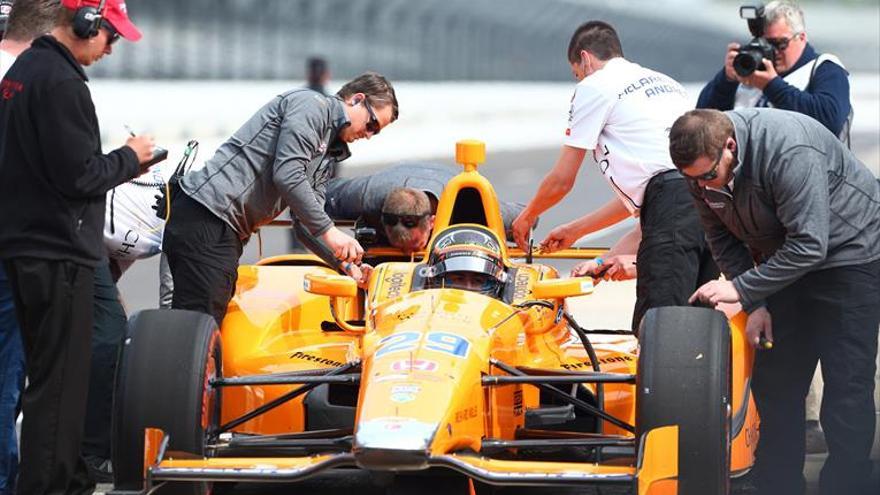 Alonso prueba con éxito su coche para las 500 millas de Indianápolis