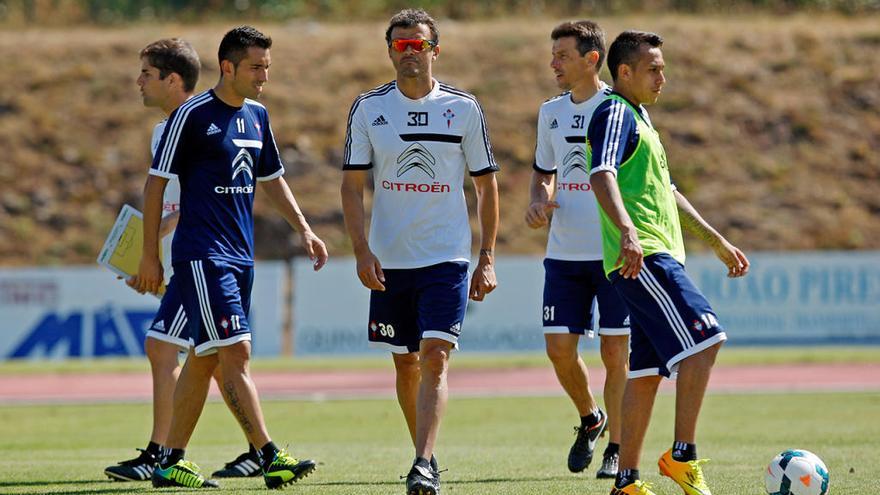 Luis Enrique, durante un entrenamiento con el Celta, en Melgaço. // Ricardo Grobas