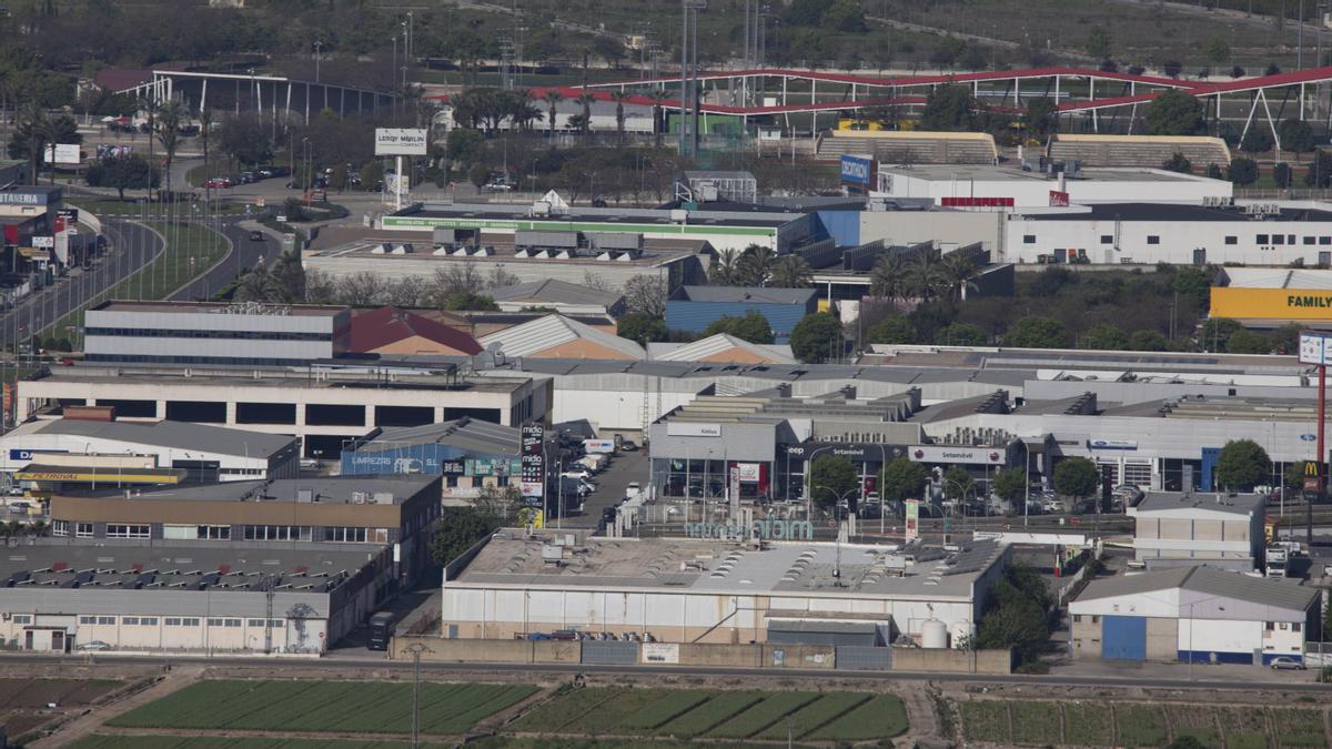 Empresas y fábricas en uno de los polígonos industriales de Xàtiva.