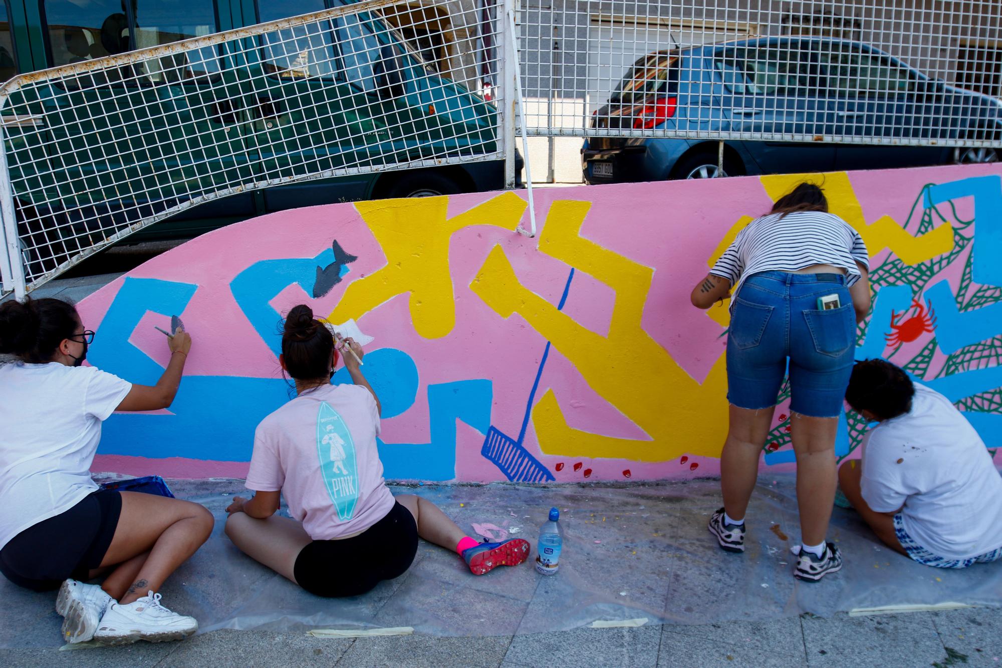 Dos grandes murales urbanos ponen el broche al “Rueiro de artistas”