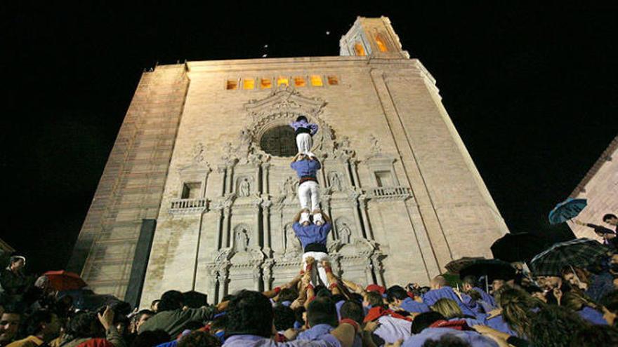 Els Marrecs pugen el pilar de 4 a la Catedral