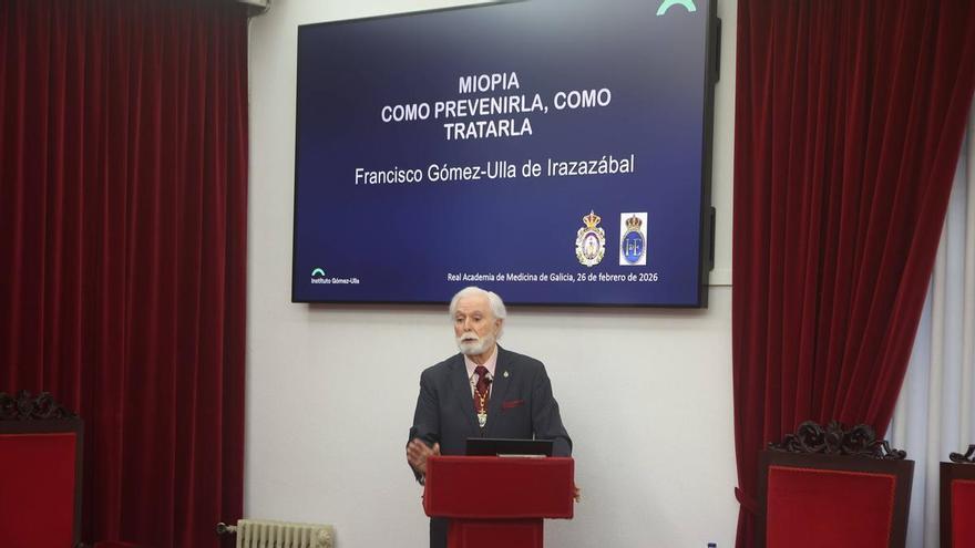 Francisco Gómez-Ulla, catedrático de Oftalmología: "´Para prevenir la miopía, los niños tienen que jugar dos horas al aire libre"