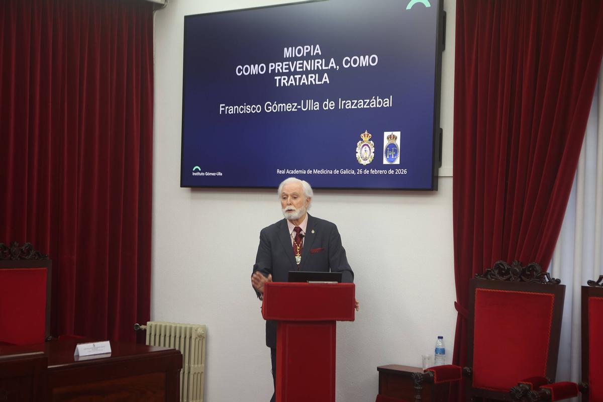 El profesor Francisco Gómez Ulla en la Real Academia de Medicina