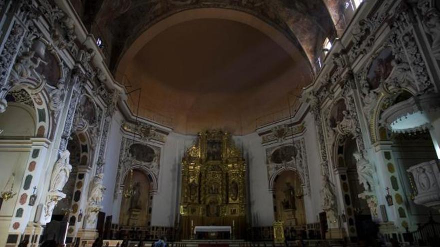 Bóveda del templo, sobre un retablo que fue cedido a la iglesia en la década de los 60 del siglo pasado. En el espacio vacío irán los frescos proyectados.