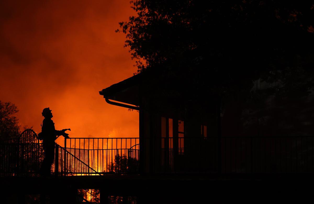 Otro devastador fuego en Mariposa (California) se acerca al parque de Yosemite