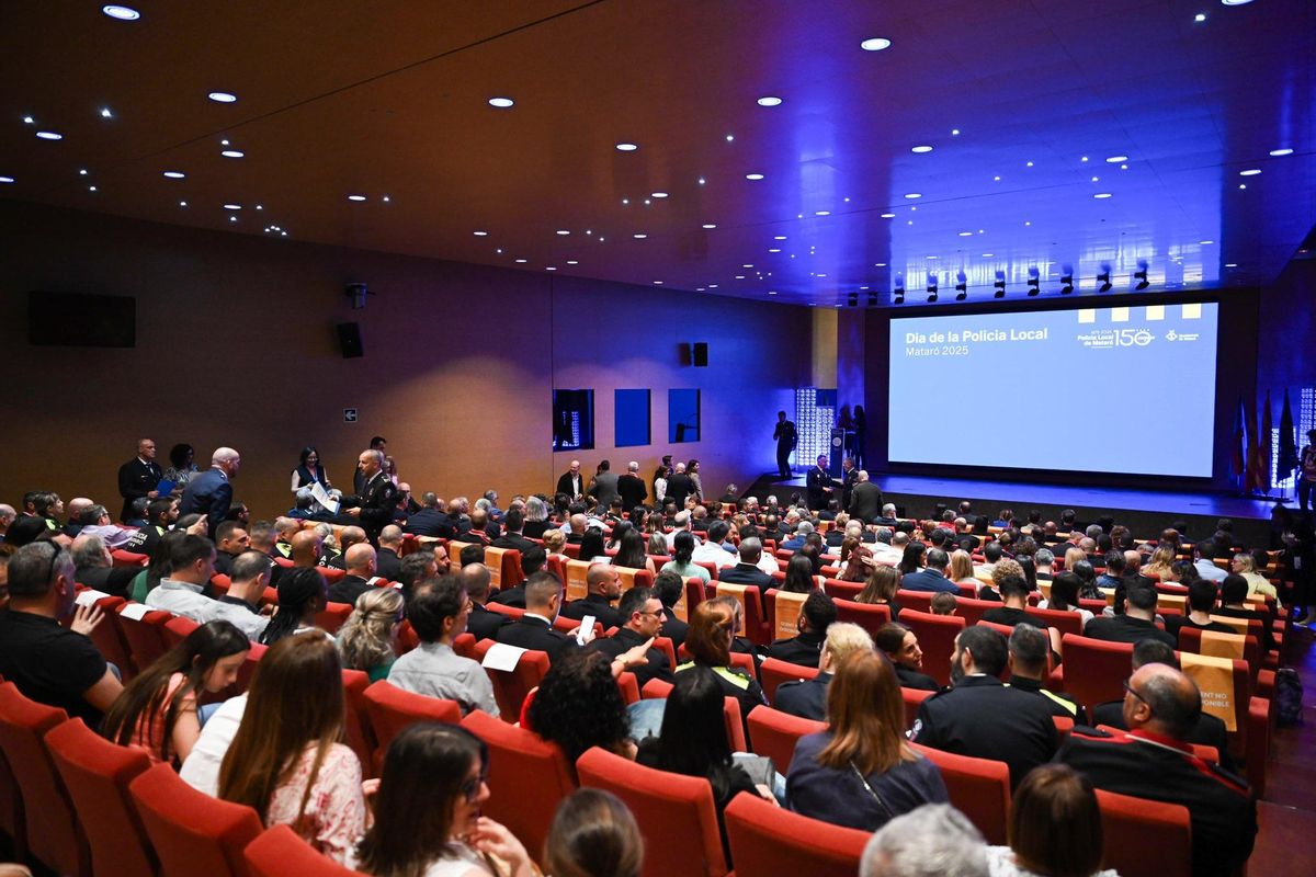 El auditorio del TecnoCampus ha acogido el acto del Día de la Policía Local de Mataró