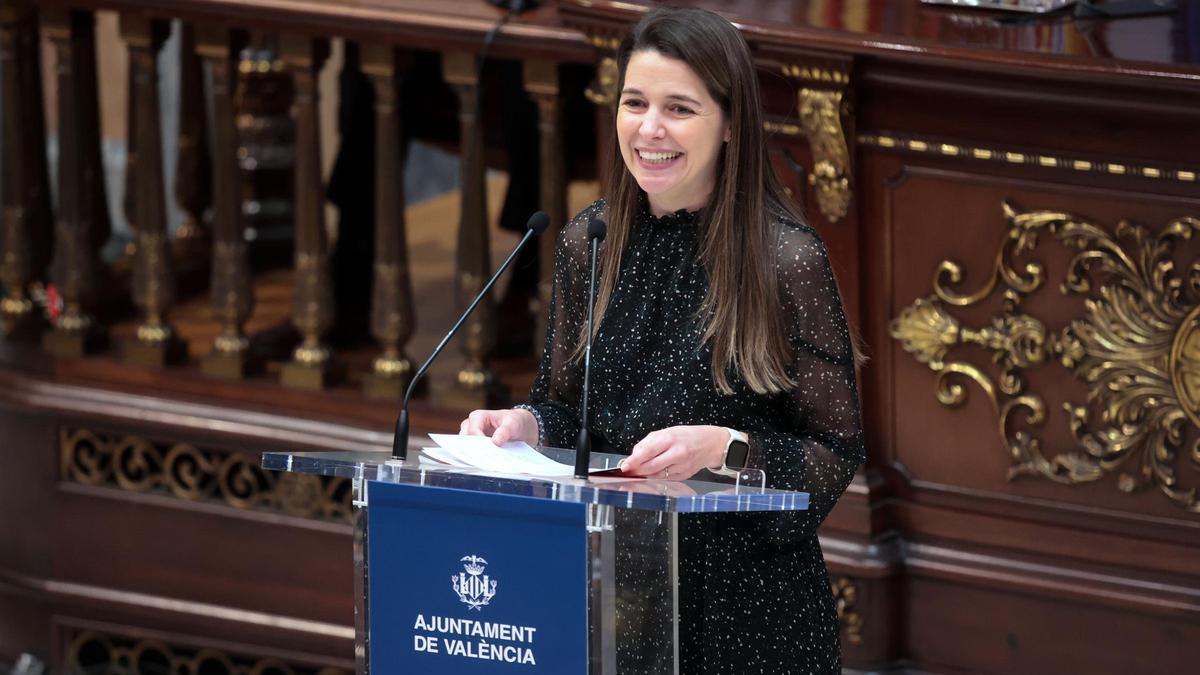María Pérez en su dircurso de despedida del Ayuntamiento de València.