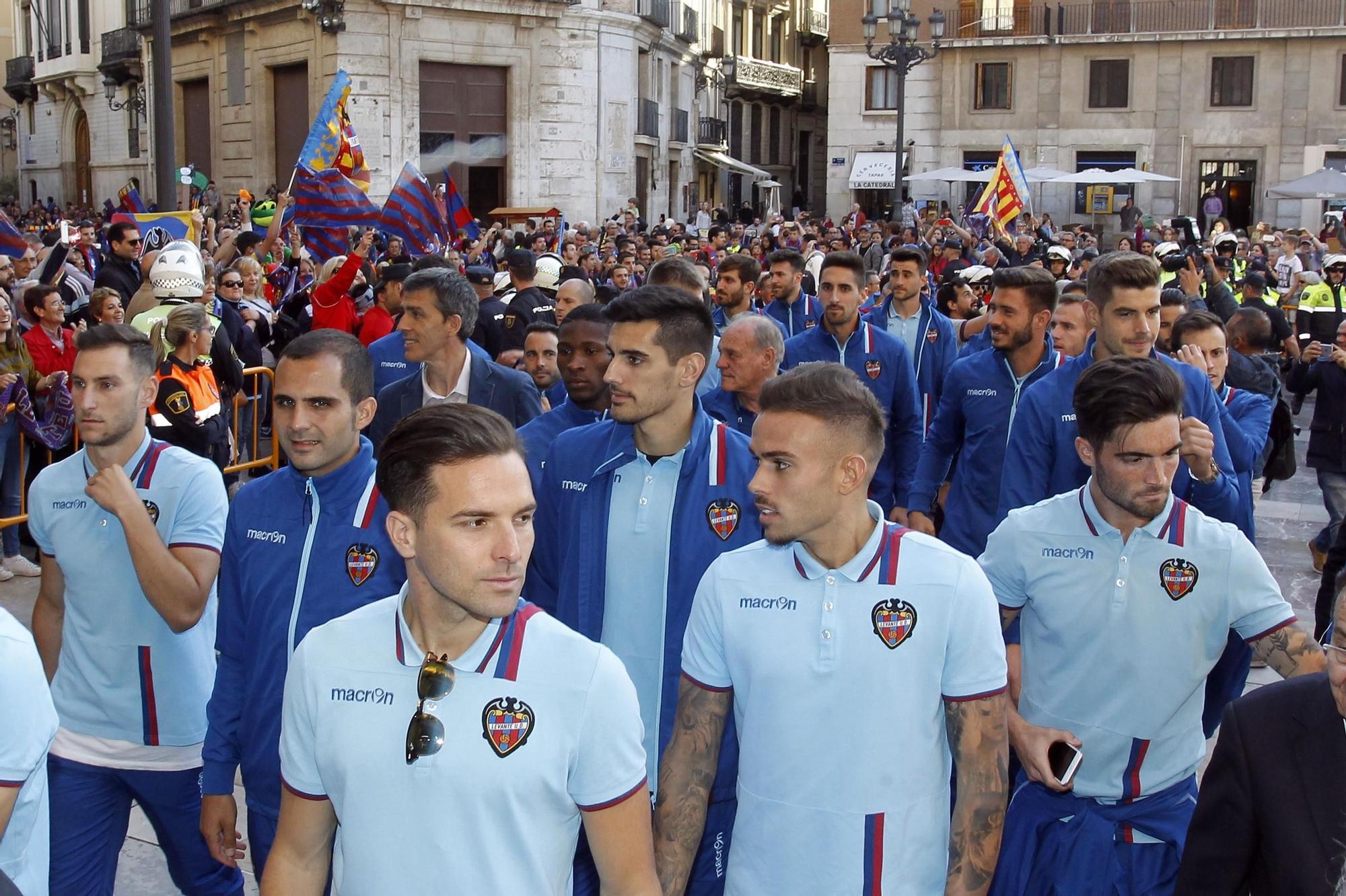 Rememora anteriores ascensos del Levante con imágenes ya históricas