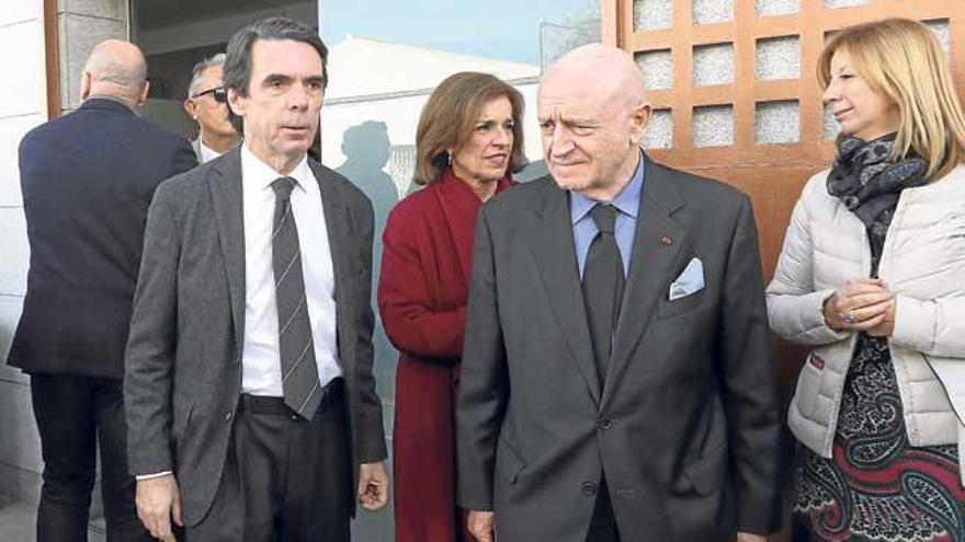 El matrimonio Aznar acompañó a Matutes en el tanatorio y el funeral.