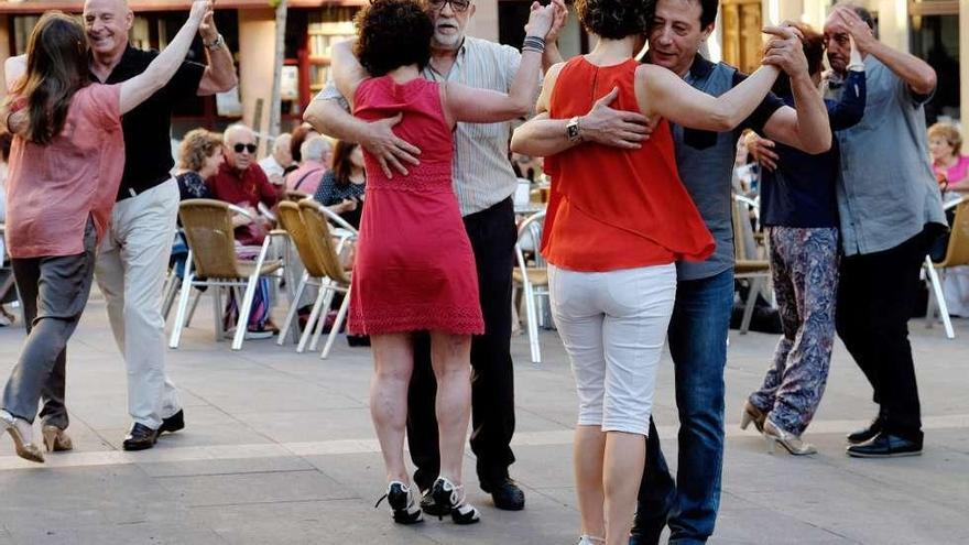 El tango argentino sale a la calle