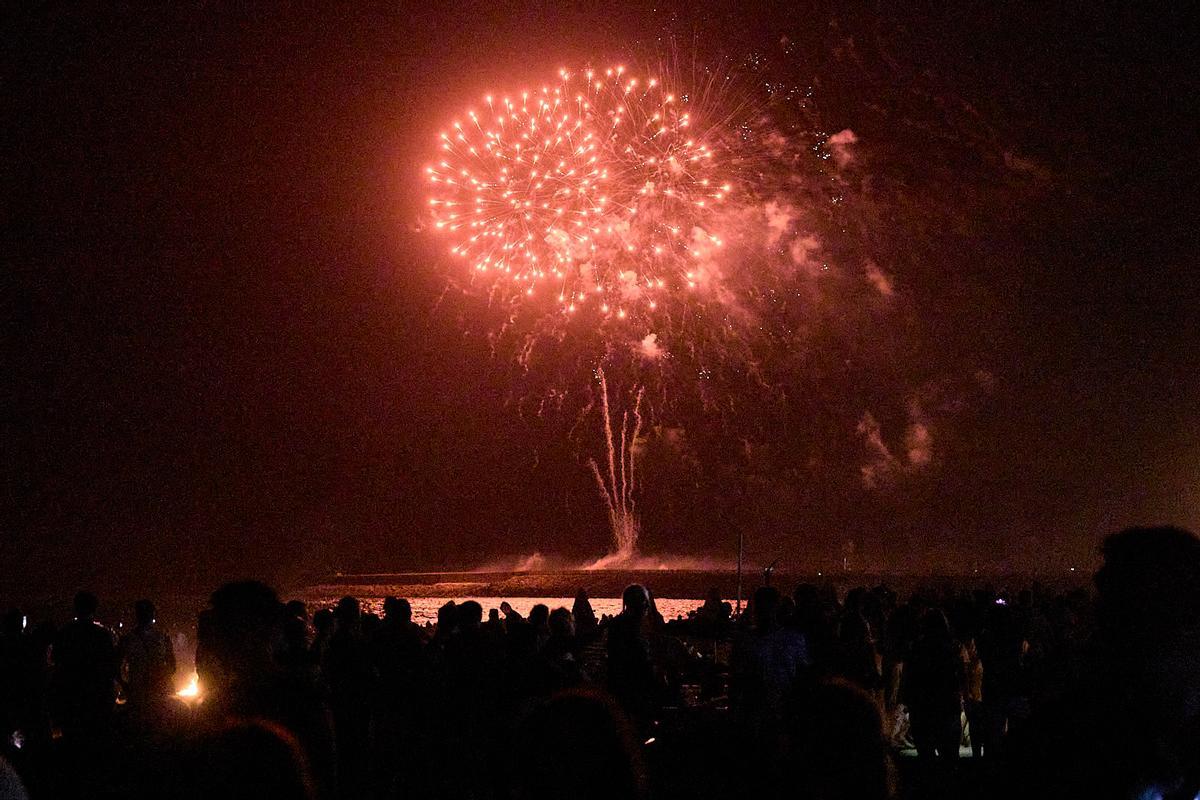 La afluencia de la playa de Gandia durante la fstividad de Sant Joan