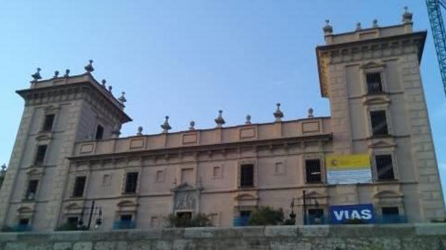 La restauración del San Pío V deja  la fachada sin puntas de diamante